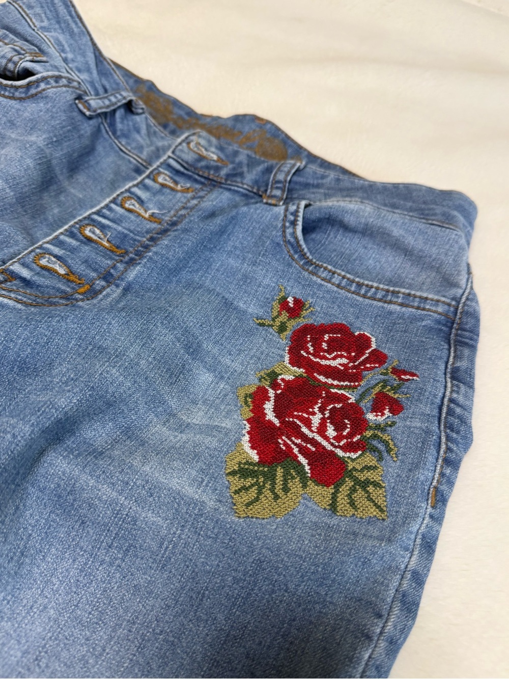 Embroidered Rose High-Rise Womenβs Jeans Blue - Picture 3 of 9